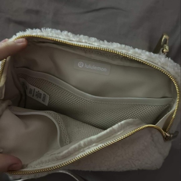 lululemon athletica Handbags - 🍋Lululemon🍋 white fuzzy belt bag OBO!!! Just want gone!